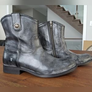 BNWT Frye Melissa Button Short Boots - Women's Size 9.5 - Distressed Grey/ Black
